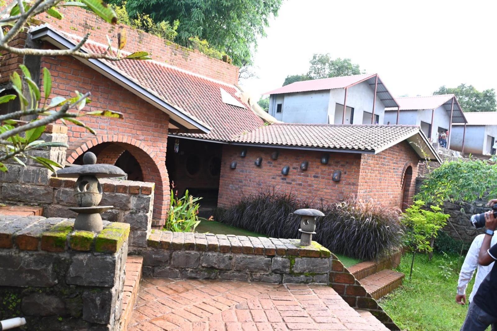 Bamboo And Bricks Resort Welhe Exterior photo