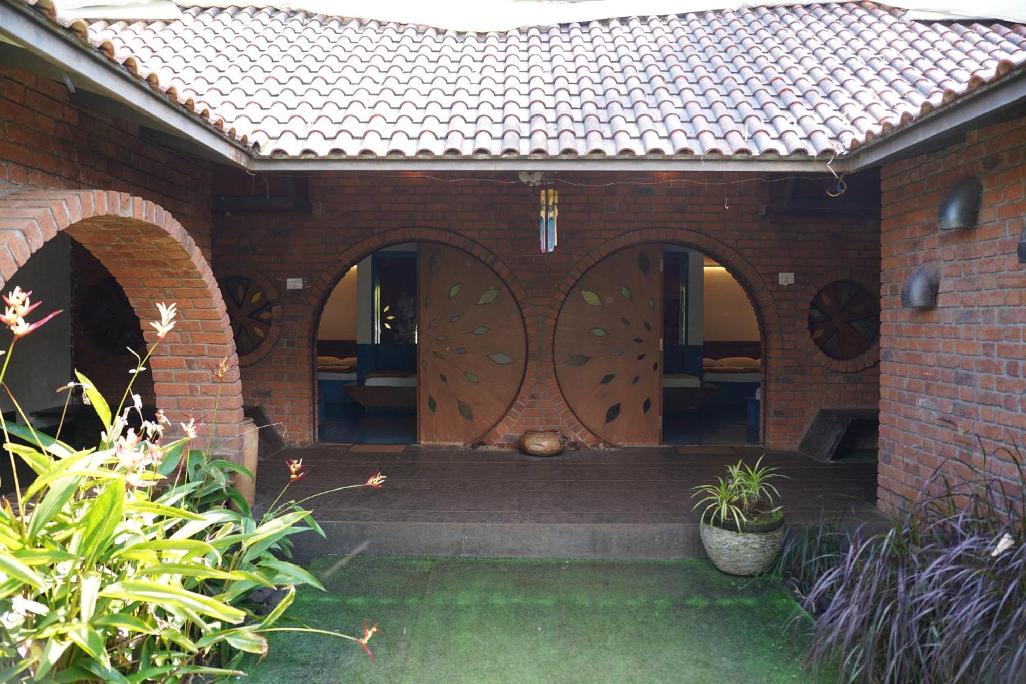 Bamboo And Bricks Resort Welhe Exterior photo